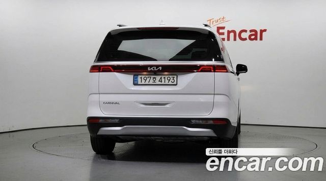 Kia Canival 2023 — photo 4