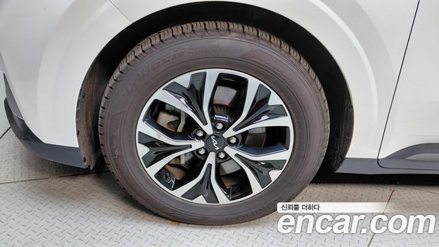 Kia Canival 2023 — photo 5