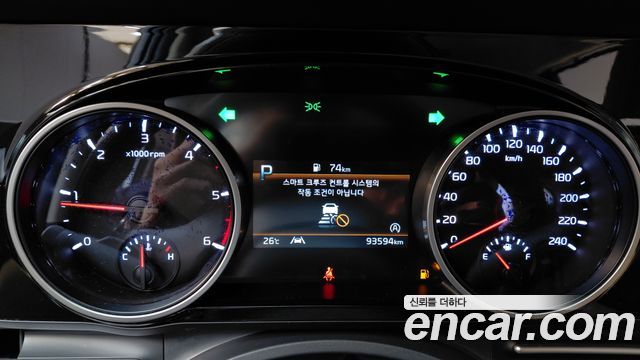 Kia Canival 2023 — photo 11