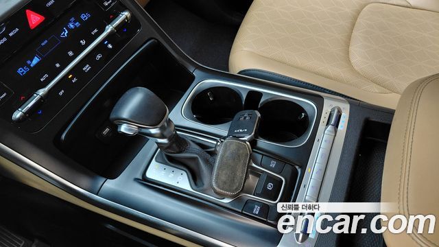 Kia Canival 2023 — photo 12