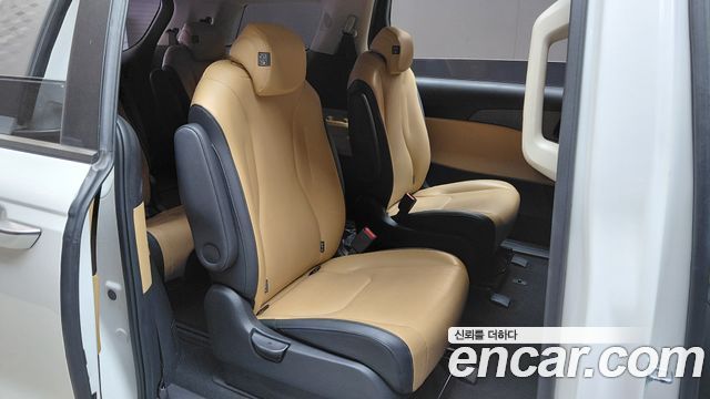 Kia Canival 2023 — photo 17