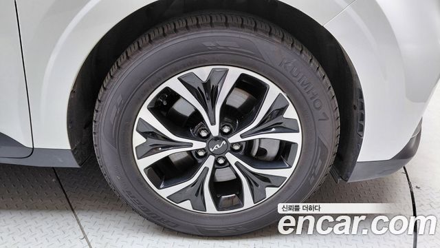 Kia Canival 2023 — photo 7