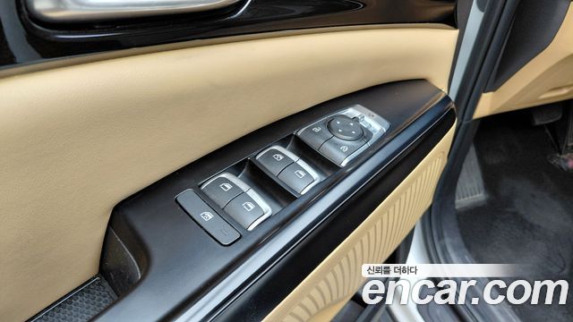 Kia Canival 2023 — photo 30