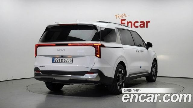 Kia Canival 2024 — photo 2