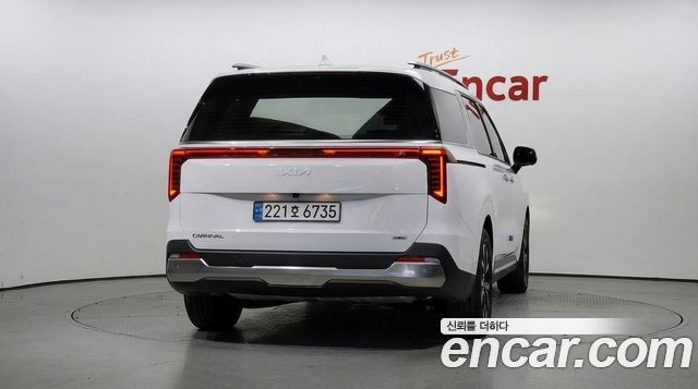 Kia Canival 2024 — photo 4