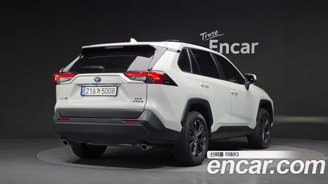 Toyota RAV4 2022 — photo 2