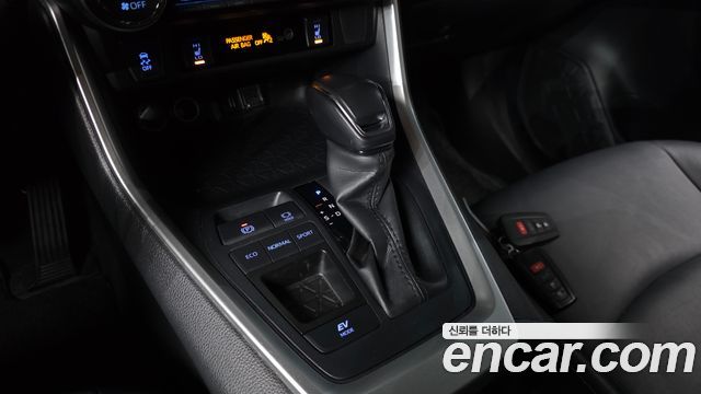 Toyota RAV4 2022 — photo 12