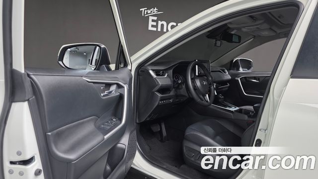 Toyota RAV4 2022 — photo 13