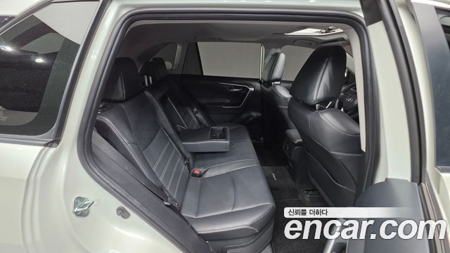 Toyota RAV4 2022 — photo 24