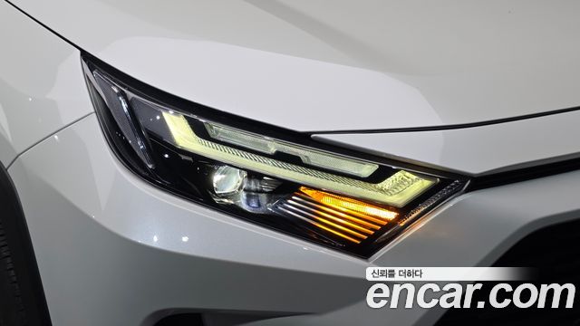 Toyota RAV4 2022 — photo 8