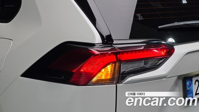 Toyota RAV4 2022 — photo 9