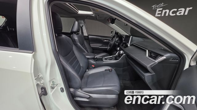 Toyota RAV4 2022 — photo 16