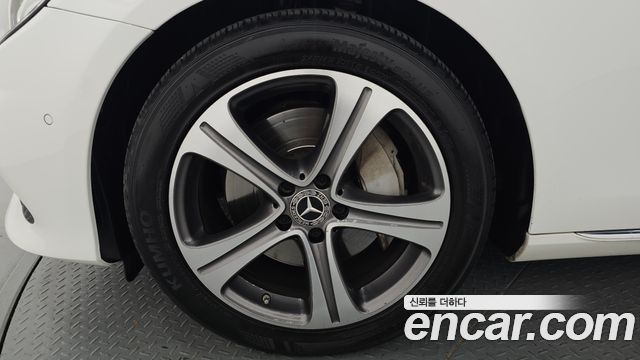 Mercedes-Benz E-Class 2019 — photo 5
