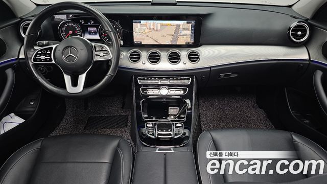 Mercedes-Benz E-Class 2019 — photo 10
