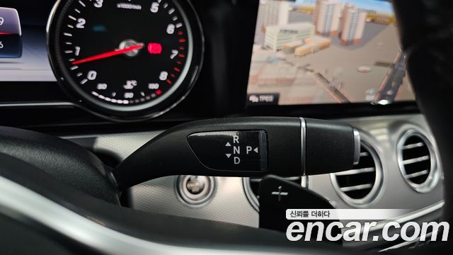 Mercedes-Benz E-Class 2019 — photo 12