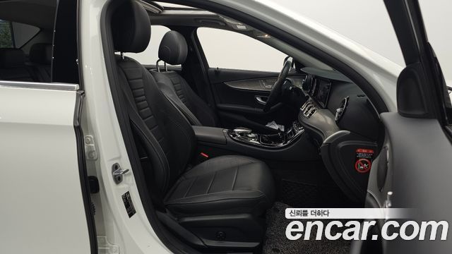 Mercedes-Benz E-Class 2019 — photo 13