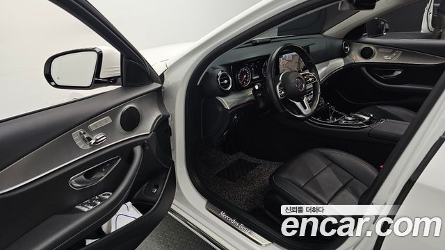 Mercedes-Benz E-Class 2019 — photo 17