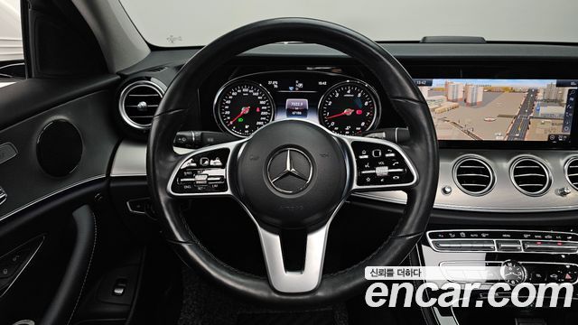 Mercedes-Benz E-Class 2019 — photo 19