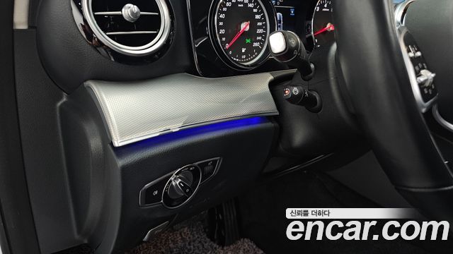 Mercedes-Benz E-Class 2019 — photo 24