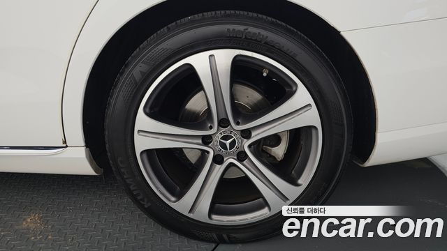 Mercedes-Benz E-Class 2019 — photo 7