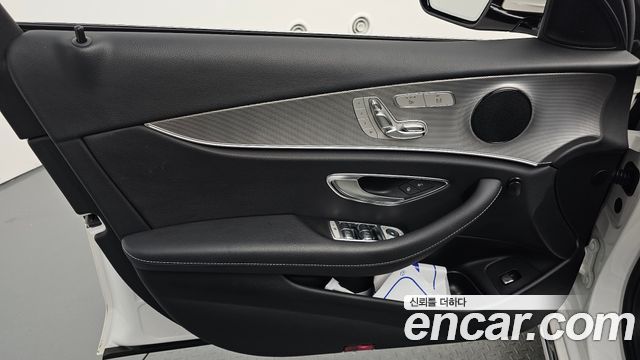 Mercedes-Benz E-Class 2019 — photo 14