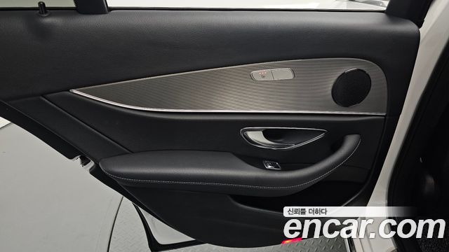 Mercedes-Benz E-Class 2019 — photo 15