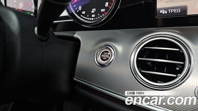 Mercedes-Benz E-Class 2019 — photo 29