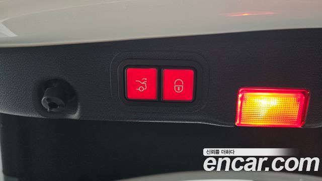 Mercedes-Benz E-Class 2019 — photo 31