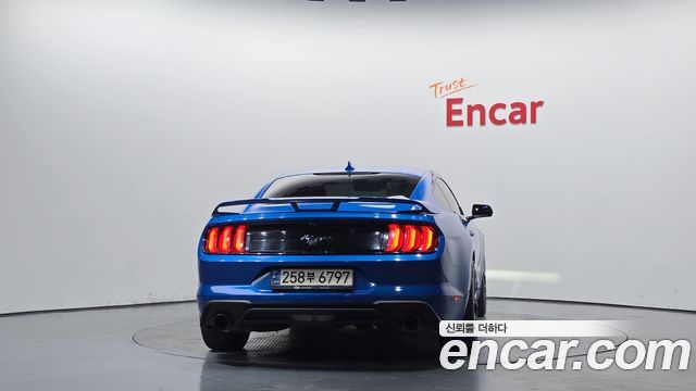 Ford Mustang 2020 — photo 4