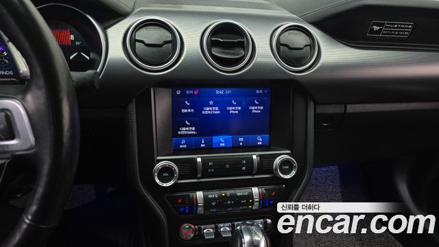 Ford Mustang 2020 — photo 19