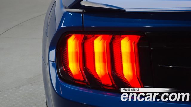 Ford Mustang 2020 — photo 9