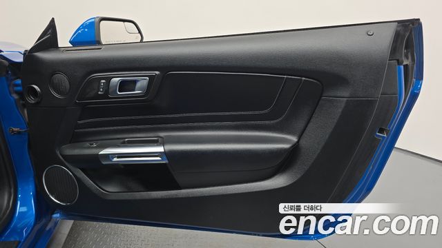 Ford Mustang 2020 — photo 15