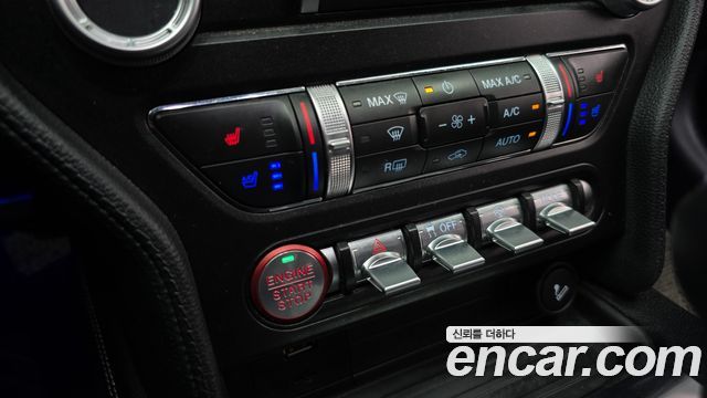 Ford Mustang 2020 — photo 28