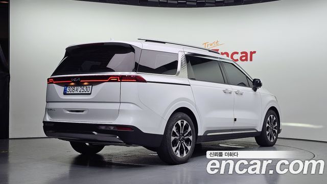 Kia Canival 2023 — photo 2