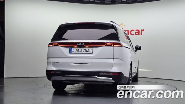 Kia Canival 2023 — photo 4