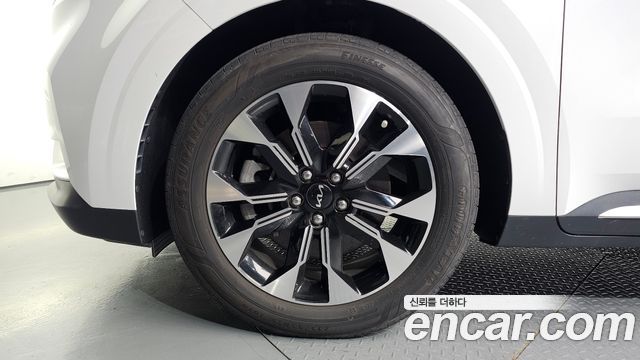 Kia Canival 2023 — photo 5