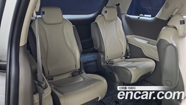Kia Canival 2023 — photo 11