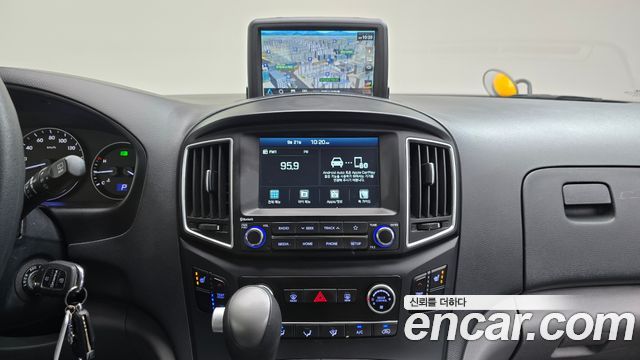 Hyundai Starex 2020 — photo 12