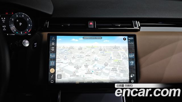 Land Rover Range Rover Velar 2025 — photo 20