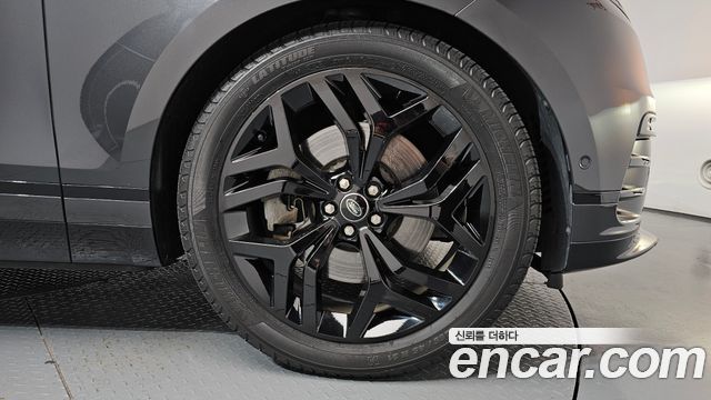 Land Rover Range Rover Velar 2025 — photo 7