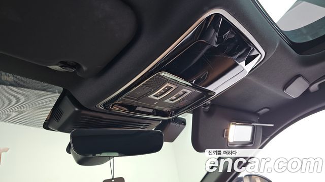 Land Rover Range Rover Velar 2025 — photo 29