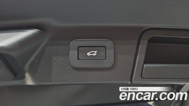 Land Rover Range Rover Velar 2025 — photo 39