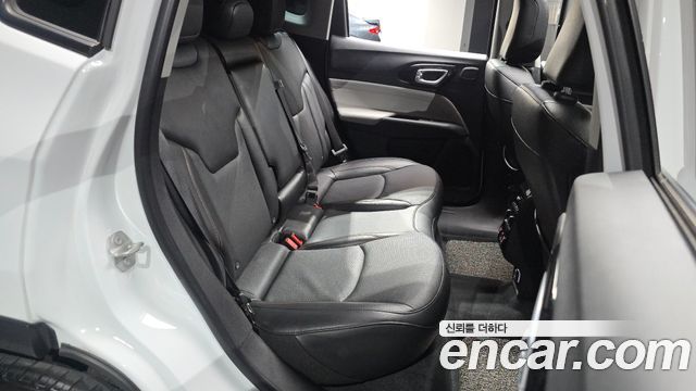 Jeep Compass 2022 — photo 17