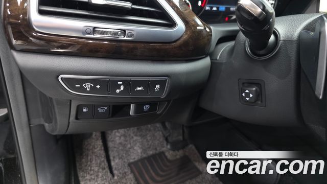 Genesis G90 2019 — photo 25