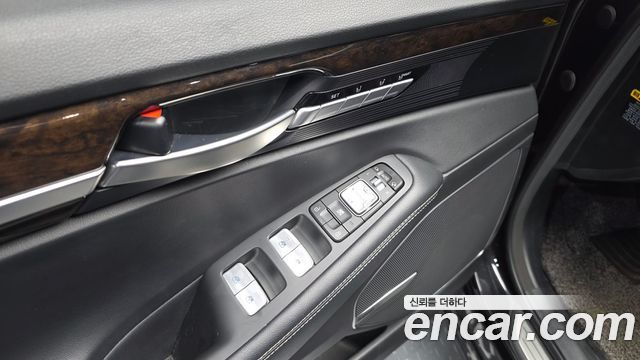 Genesis G90 2019 — photo 28