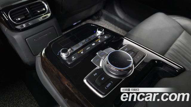 Genesis G90 2019 — photo 32