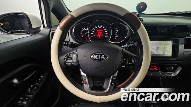 Kia pride 2012 — photo 11