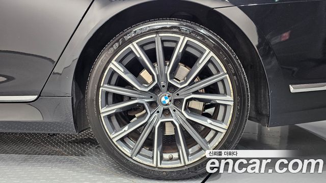 BMW 7-Series 2020 — photo 7