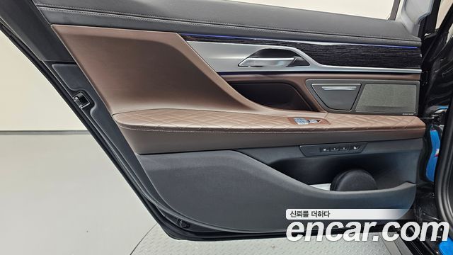 BMW 7-Series 2020 — photo 15