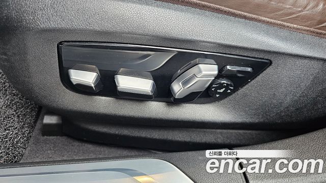 BMW 7-Series 2020 — photo 32